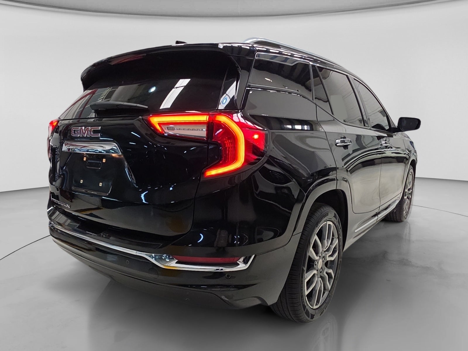 2024 GMC TERRAIN DENALI D
