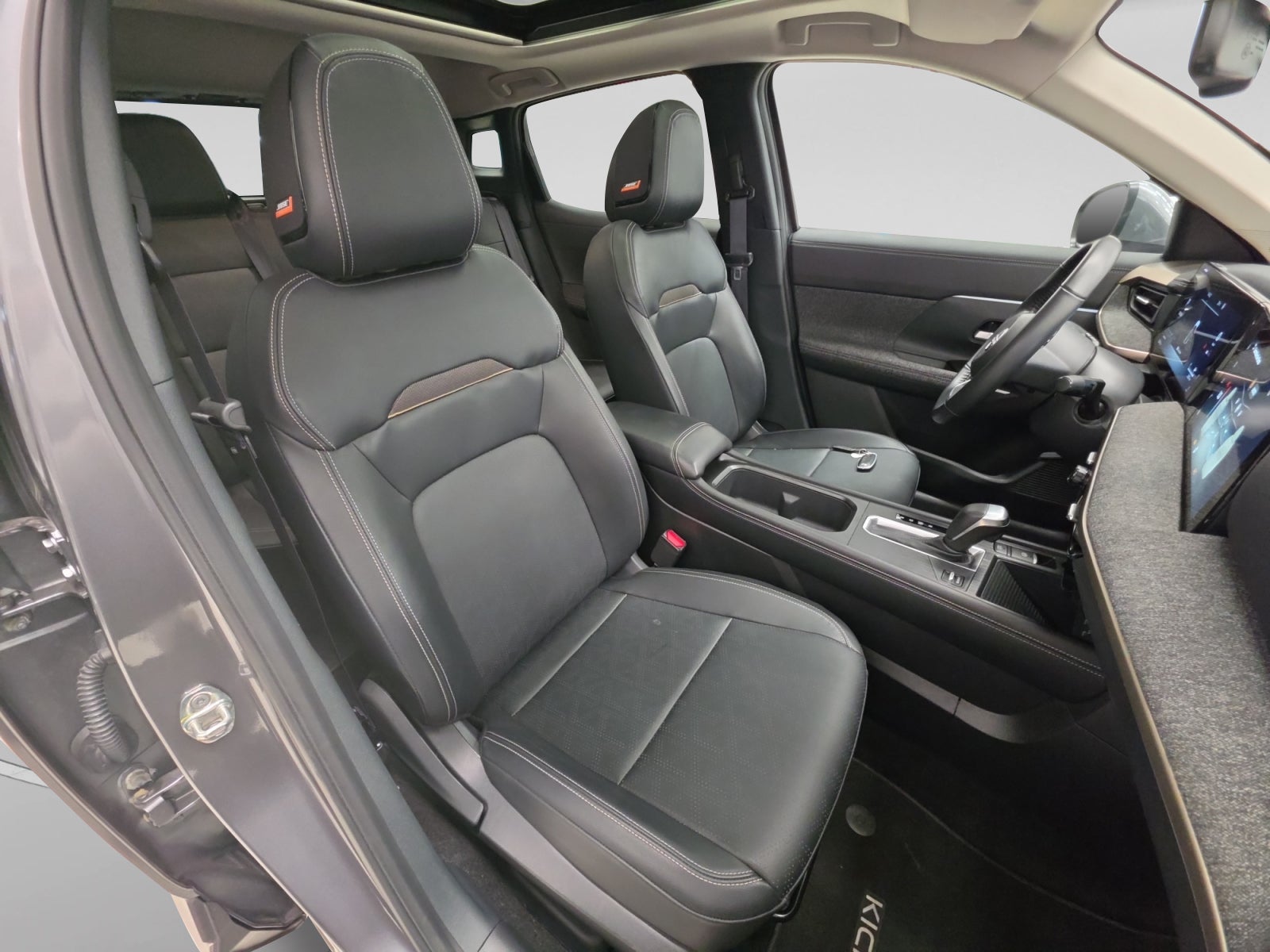 2025 Nissan KICKS PLATINUM CVT 25
