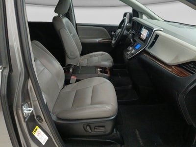 2017 Toyota SIENNA LIMITED