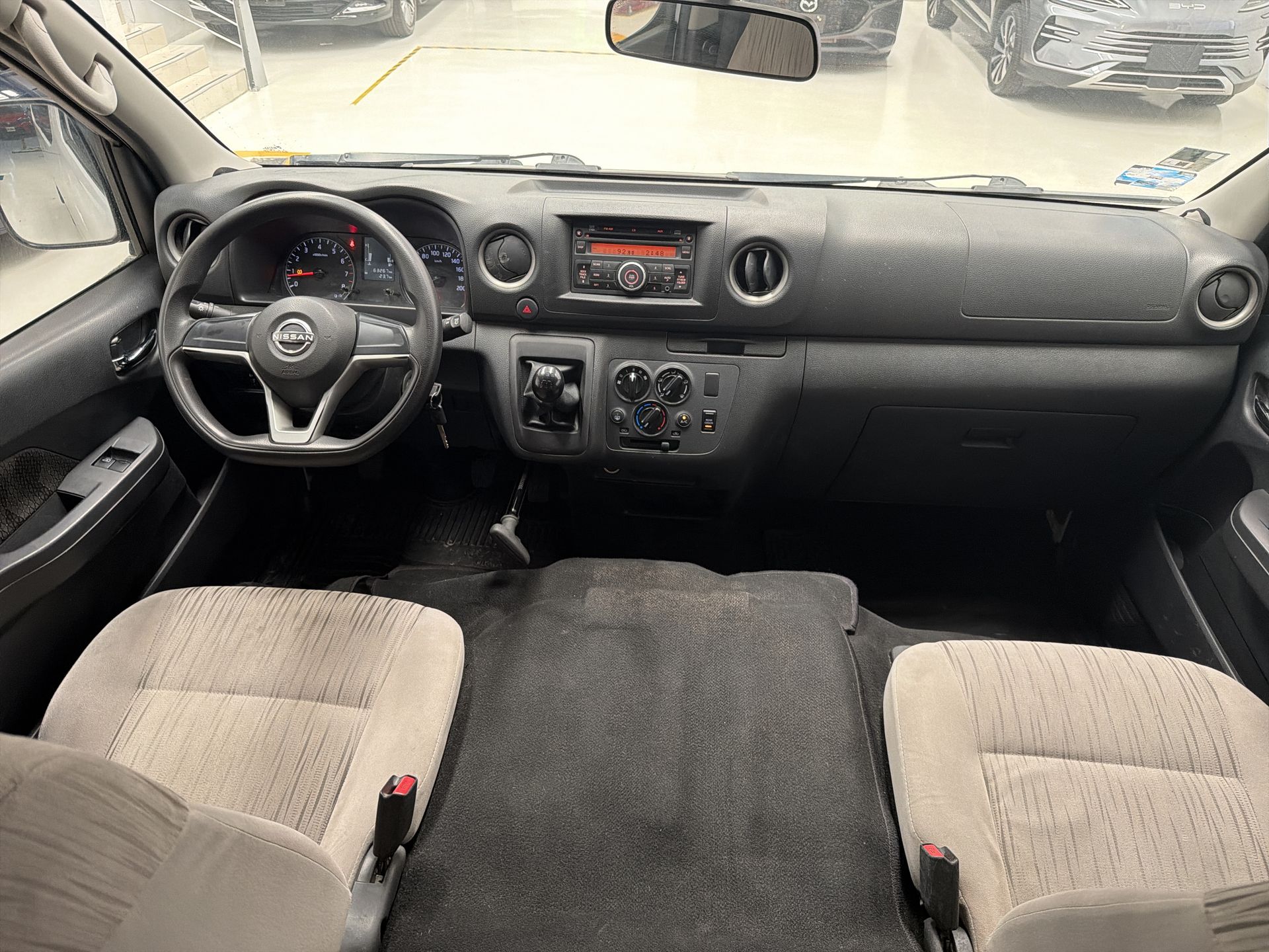 2023 Nissan URVAN 14 PASAJEROS AMPLIA AA 23