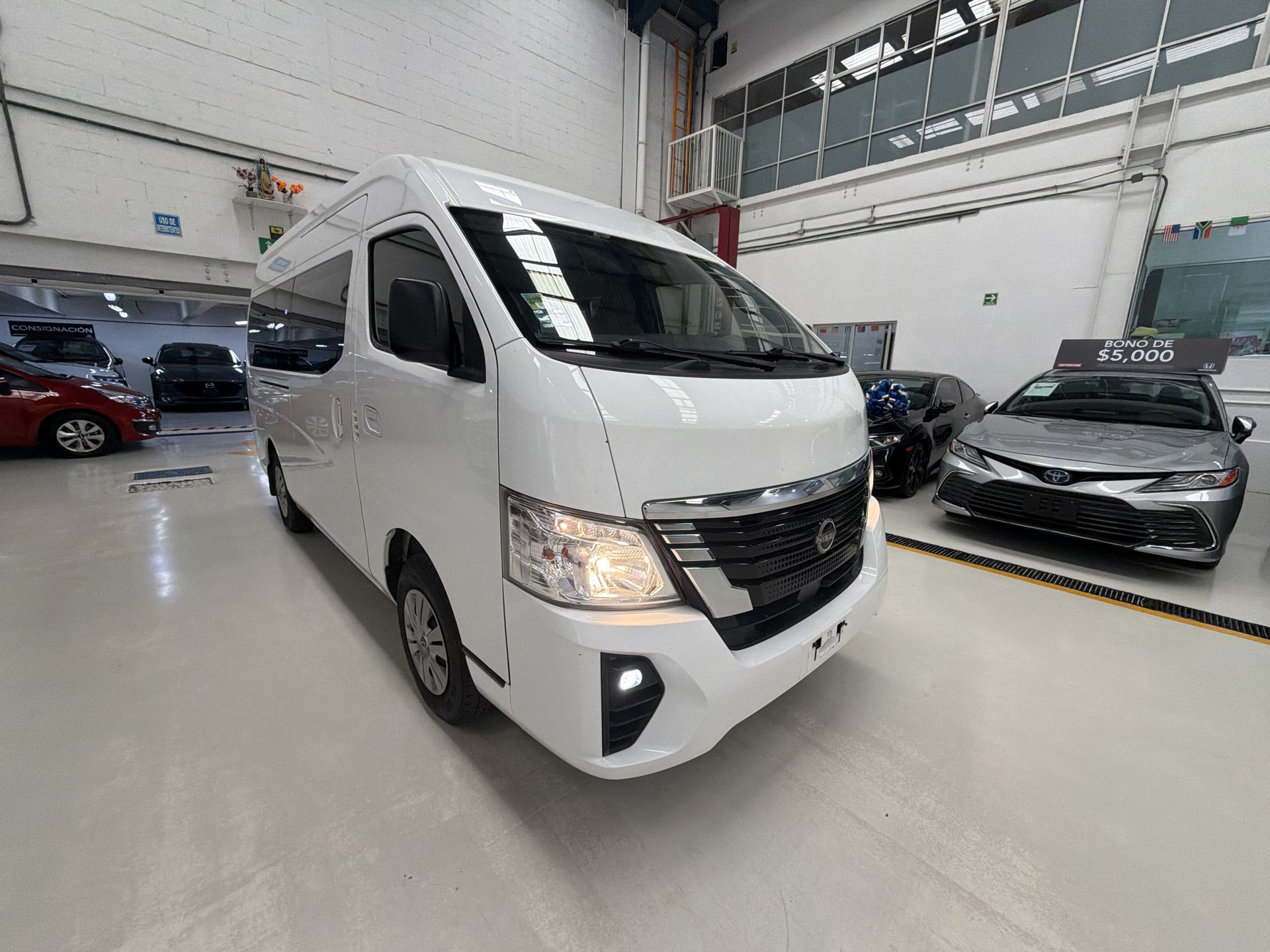 2023 Nissan URVAN 14 PASAJEROS AMPLIA AA 23