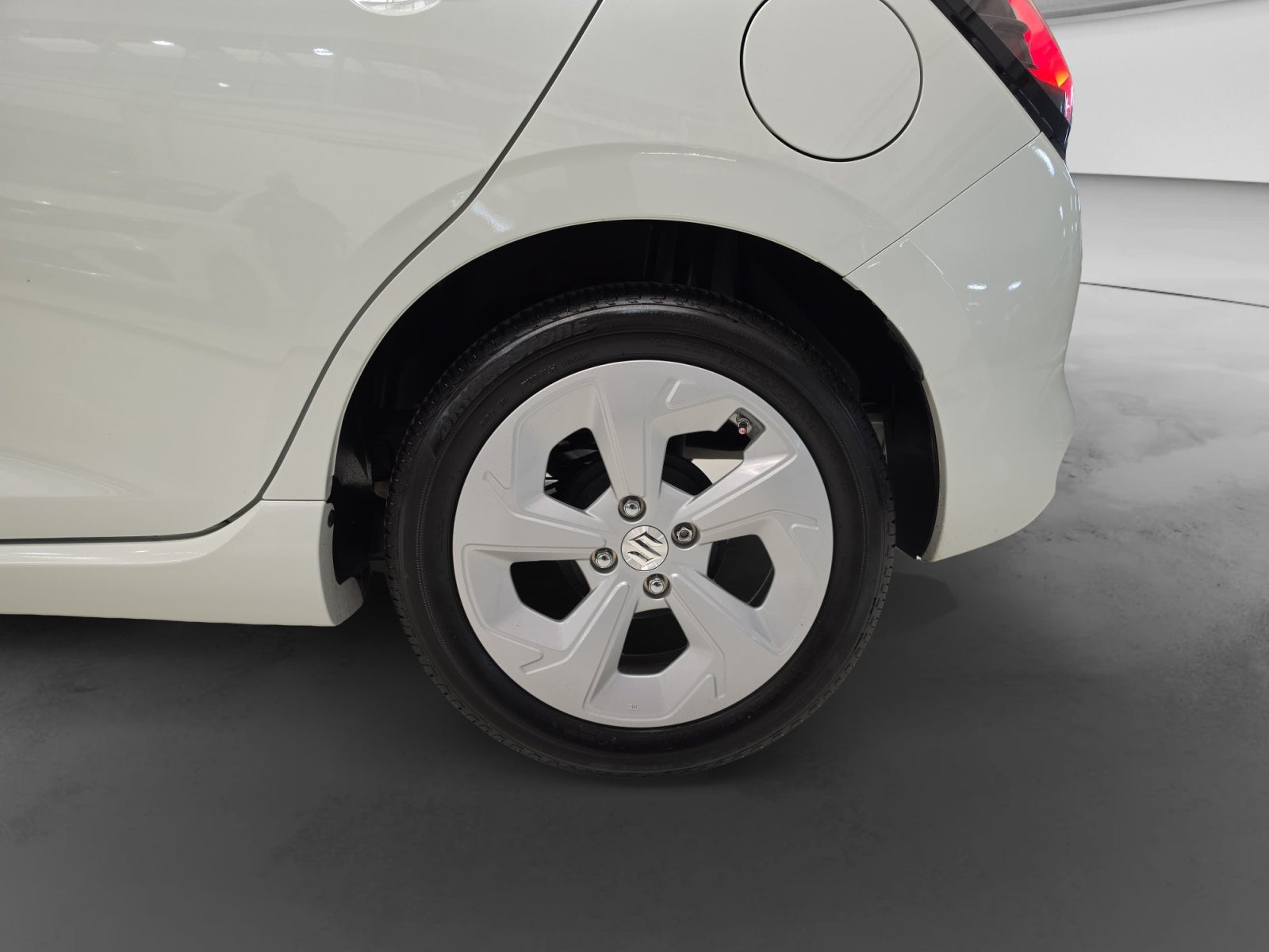 2026 SUZUKI SWIFT BOOSTERGREEN GLS MANUAL
