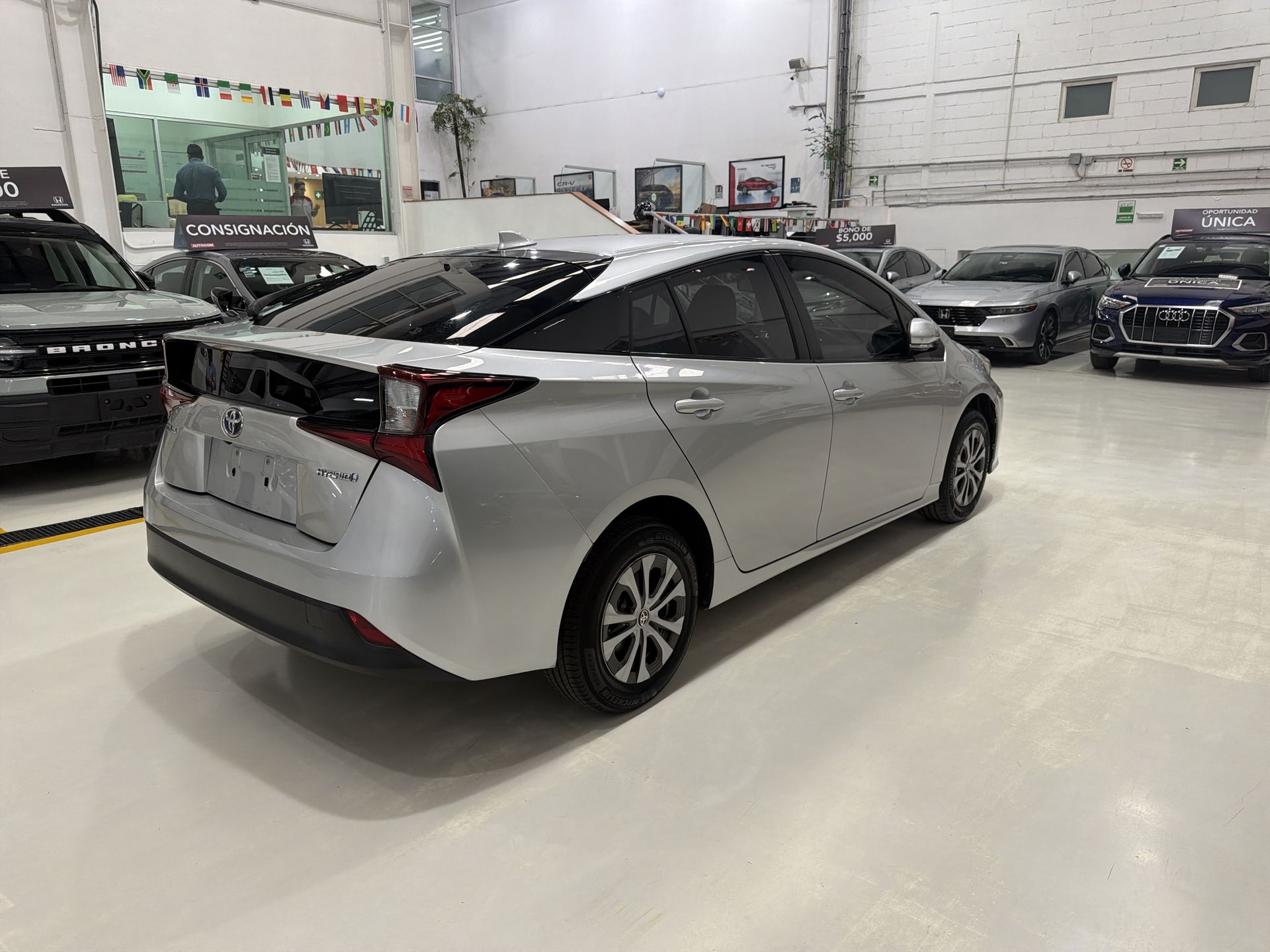 2022 Toyota PRIUS BASE BASE