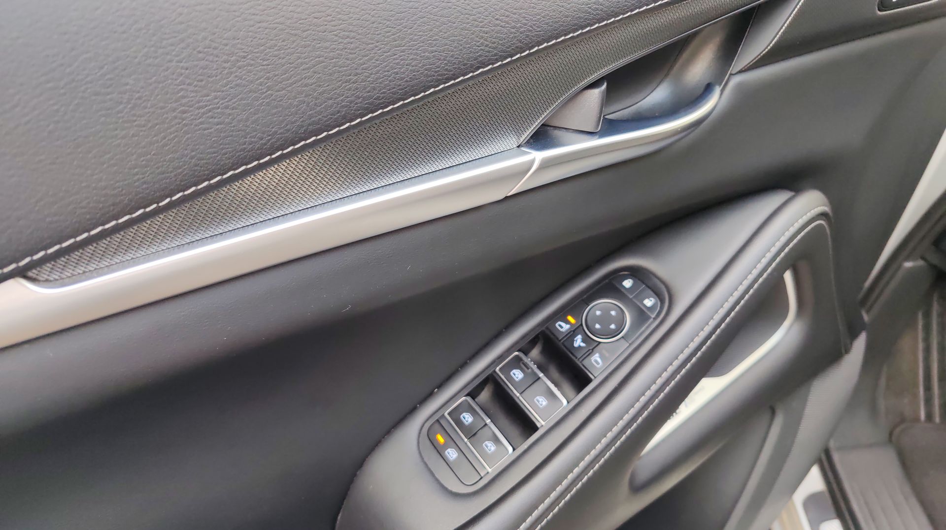 2023 INFINITI QX60 3.5L LUXE AWD 23