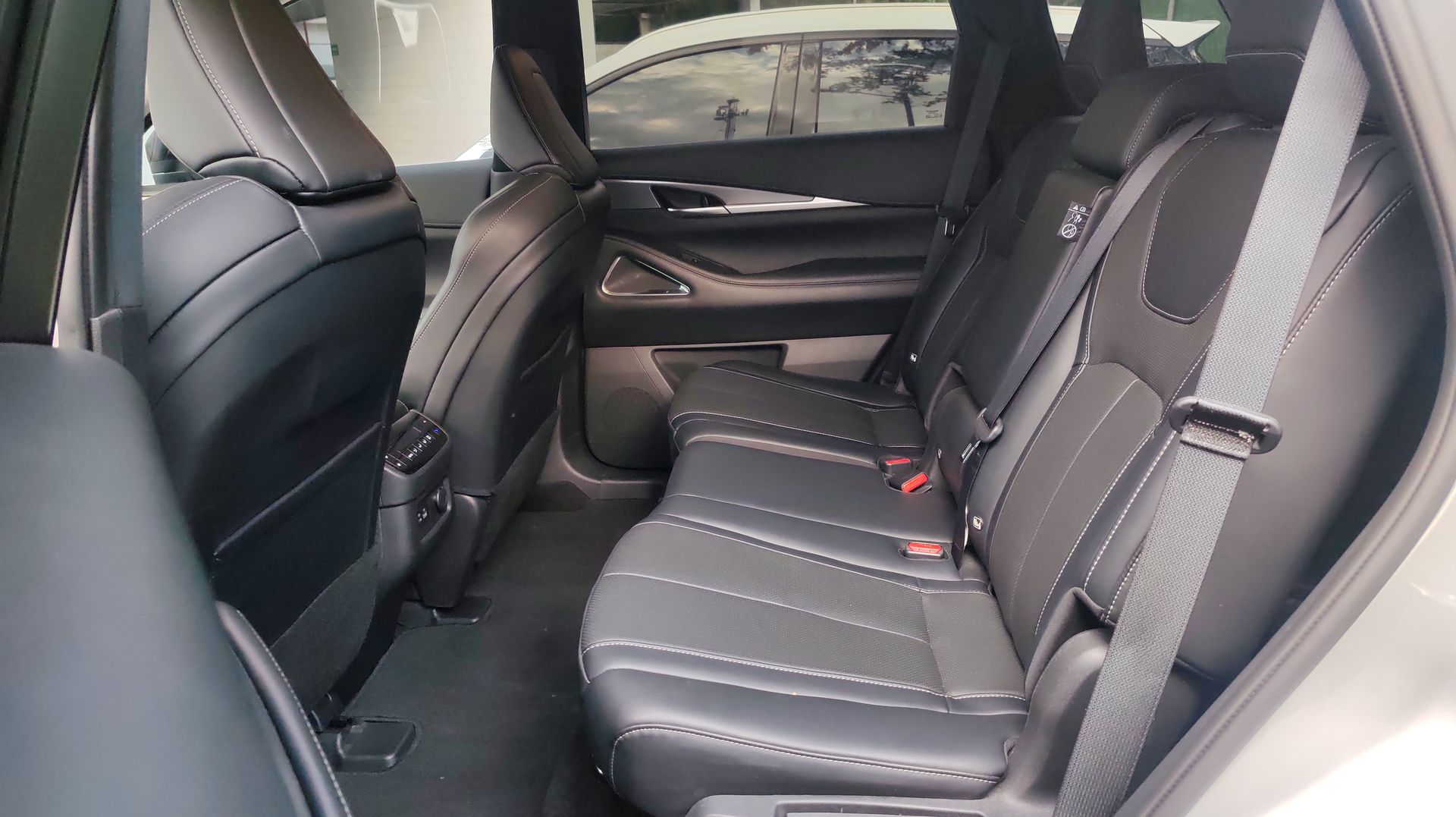 2023 INFINITI QX60 3.5L LUXE AWD 23