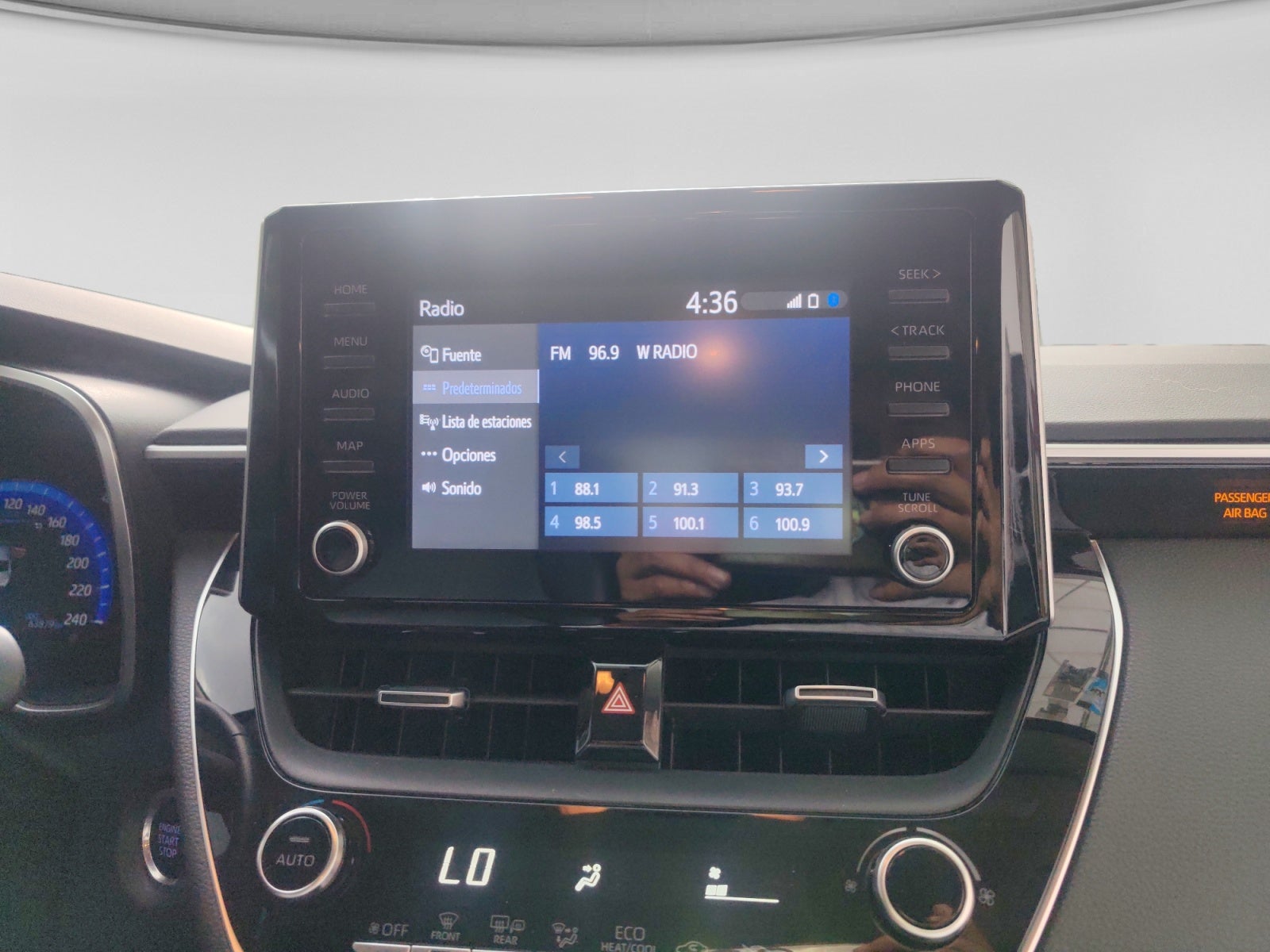 2022 Toyota COROLLA XLE