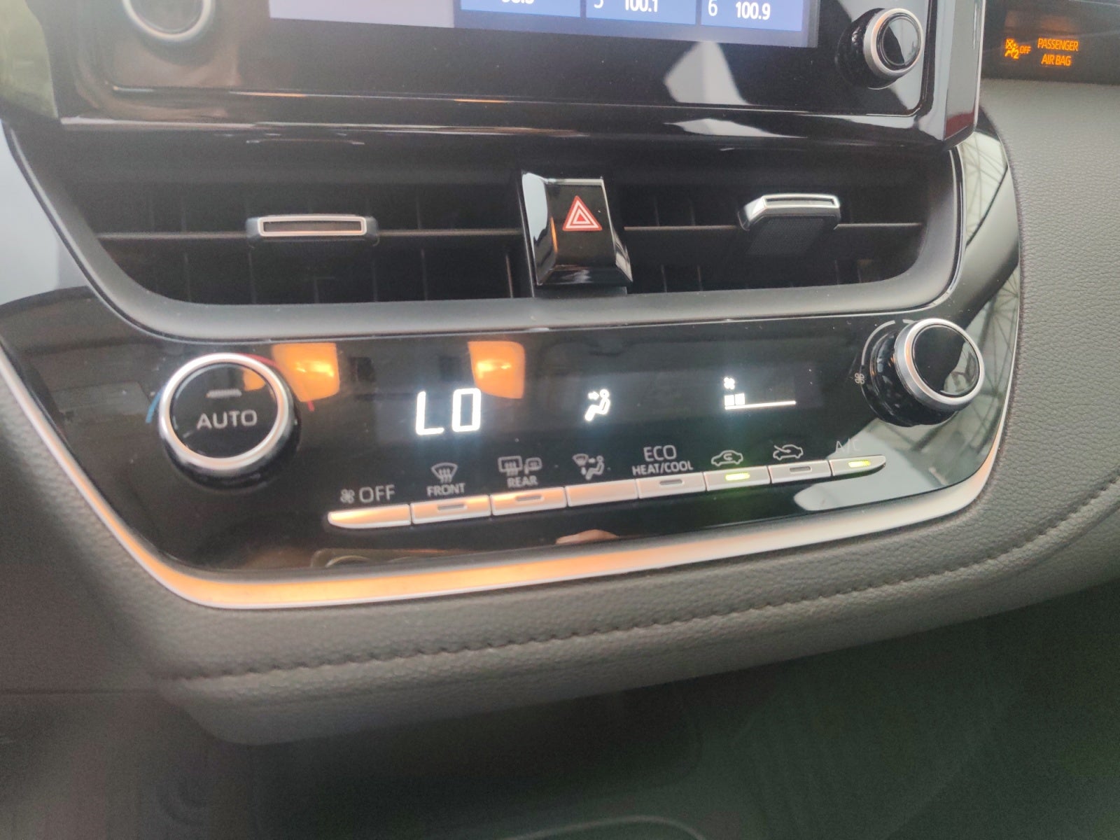 2022 Toyota COROLLA XLE