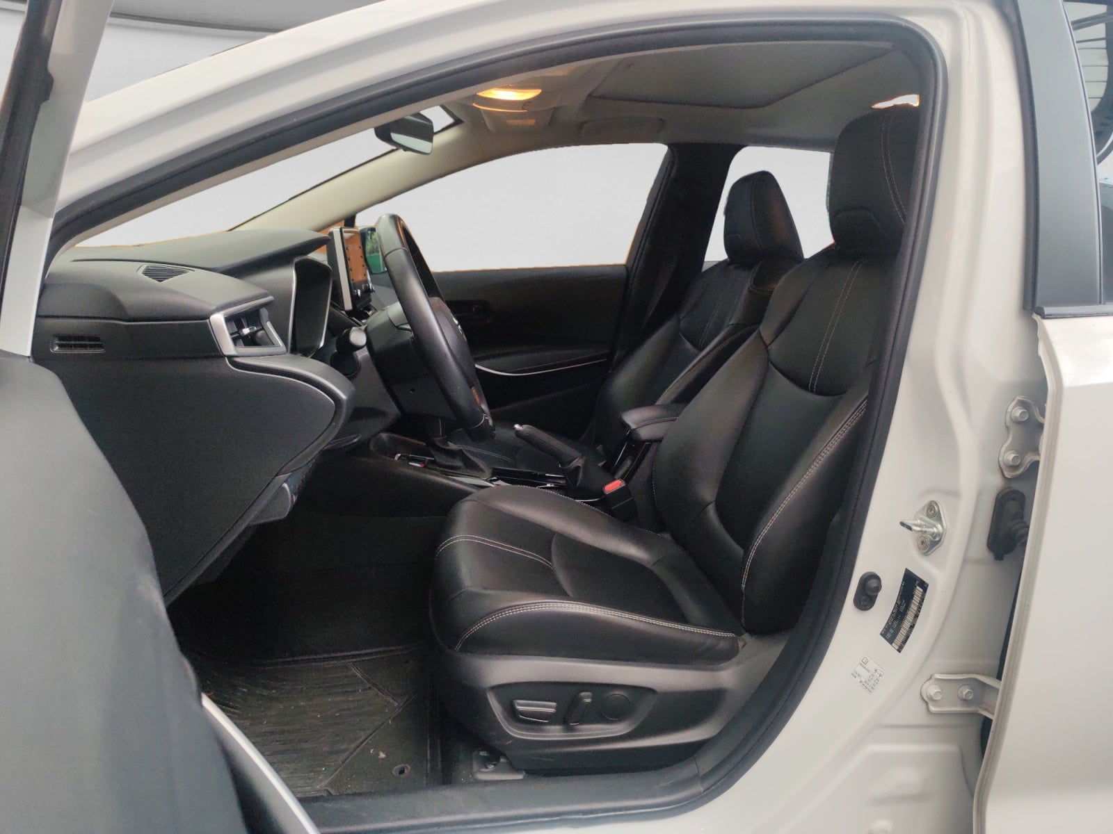 2022 Toyota COROLLA XLE