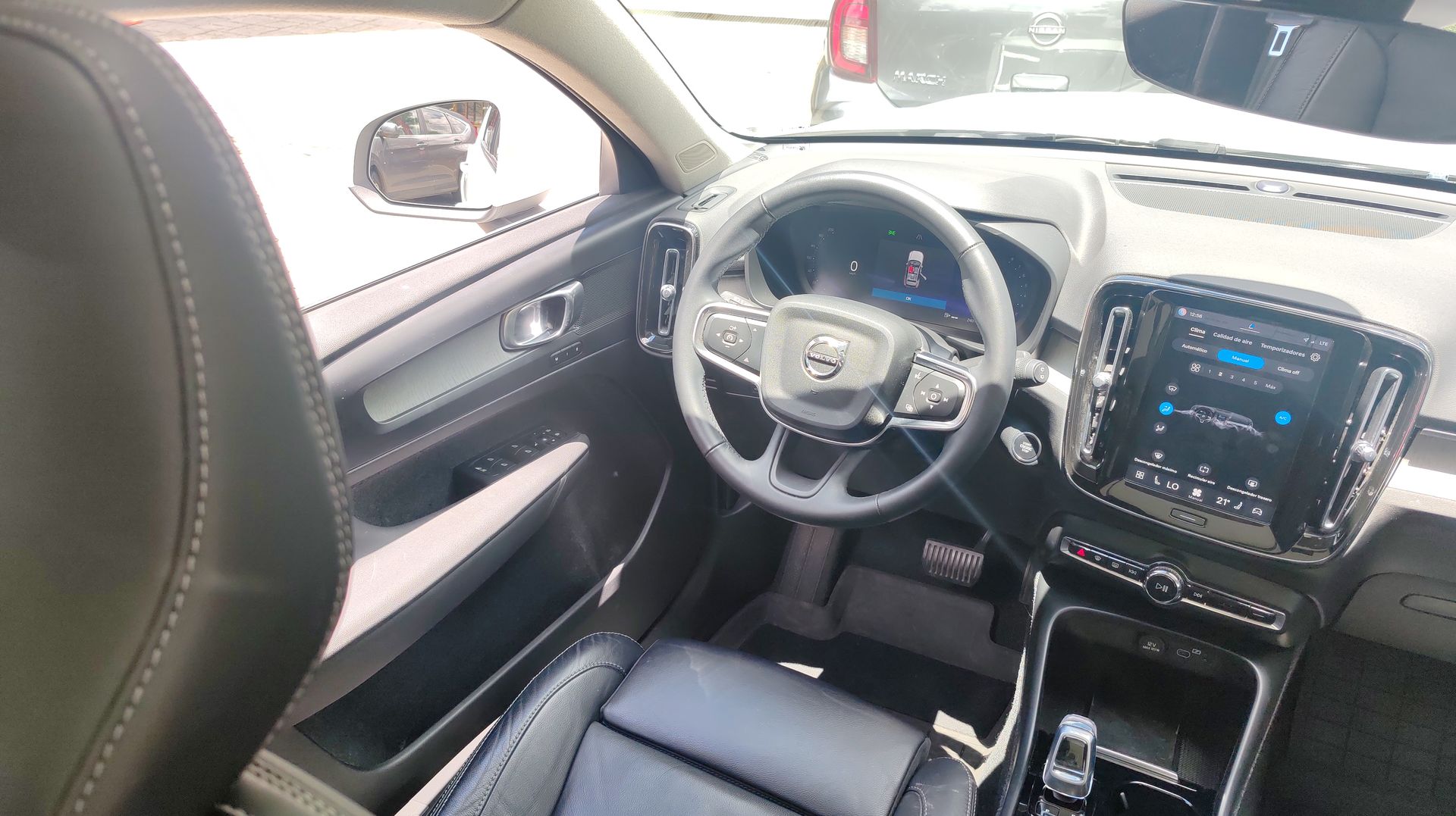 2023 Volvo XC40 ULTIMATE B4 MILD HYBRID