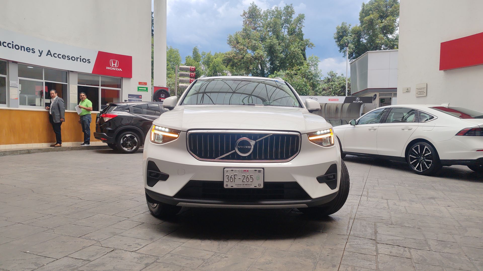 2023 Volvo XC40 ULTIMATE B4 MILD HYBRID