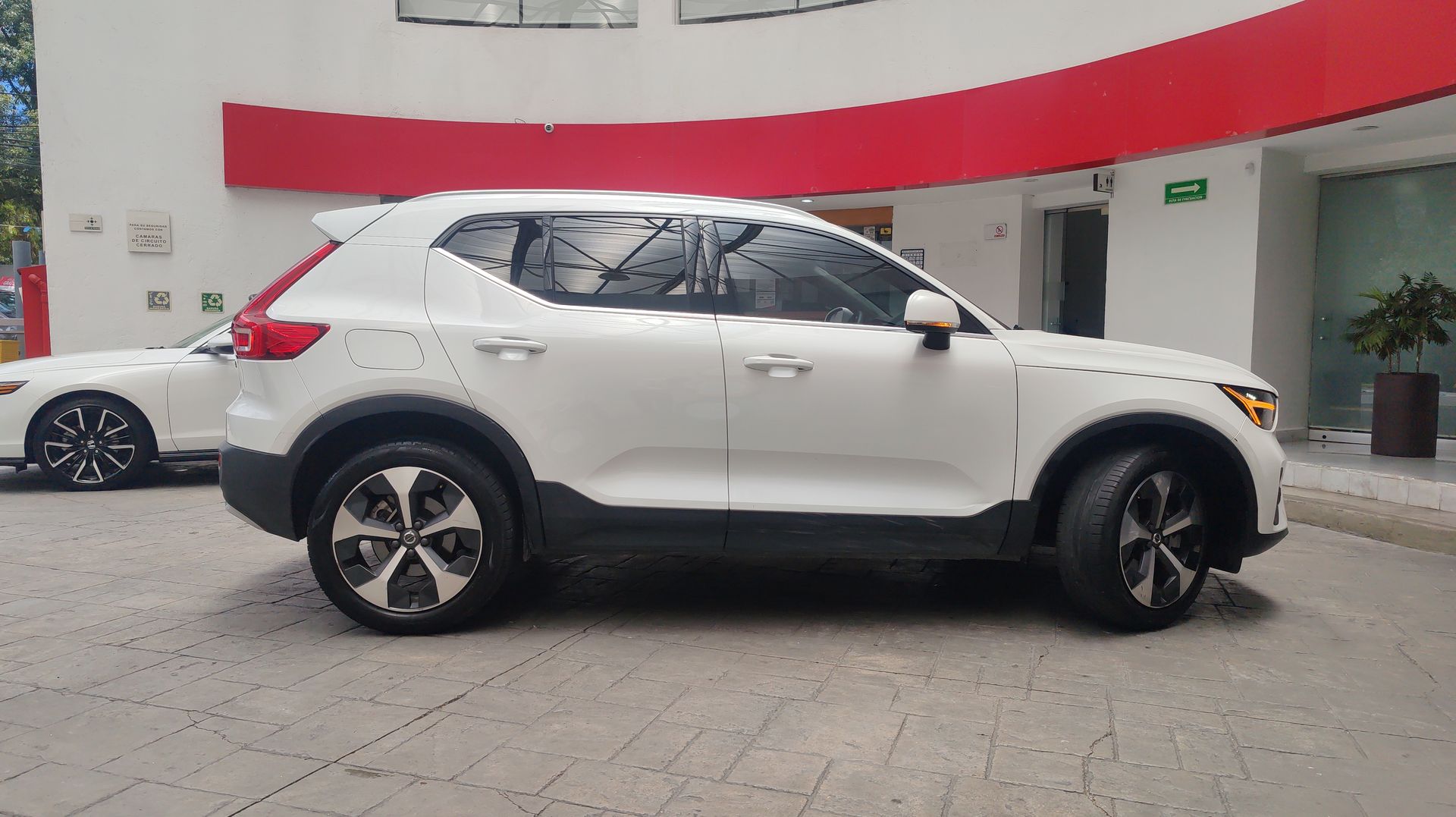 2023 Volvo XC40 ULTIMATE B4 MILD HYBRID